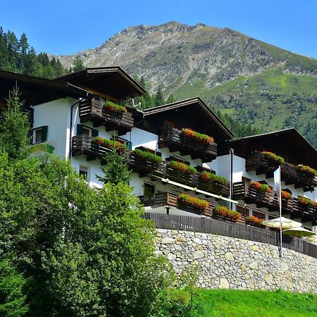 Hotel Jägerhof San Leonhard in Passeier Exteriör bild