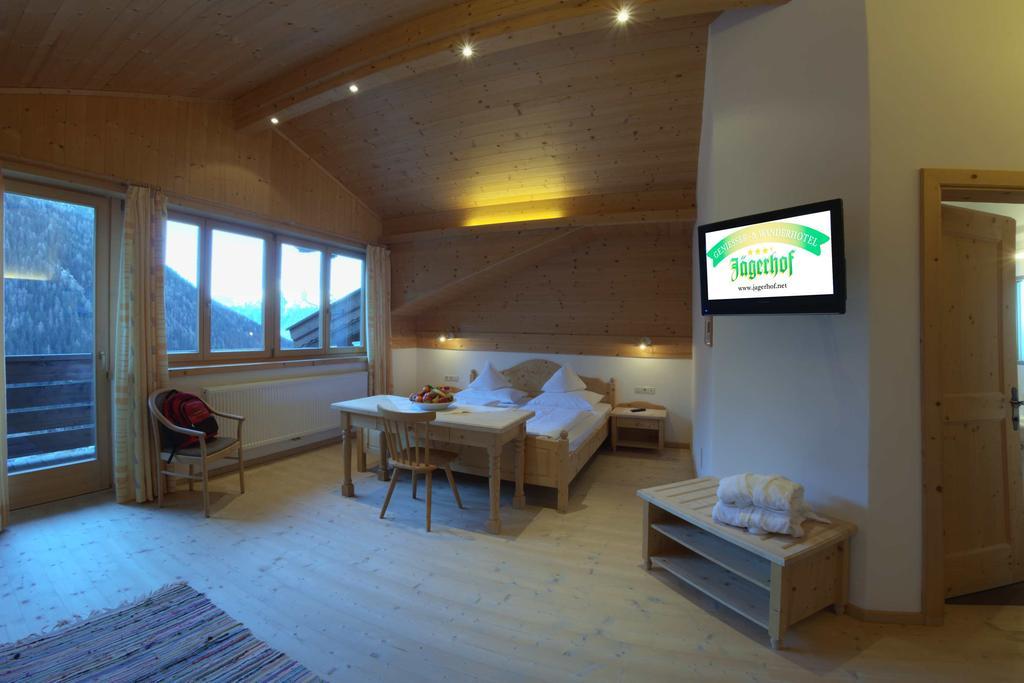 Hotel Jägerhof San Leonhard in Passeier Exteriör bild