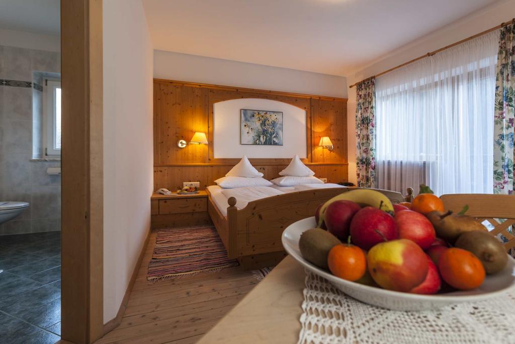 Hotel Jägerhof San Leonhard in Passeier Exteriör bild