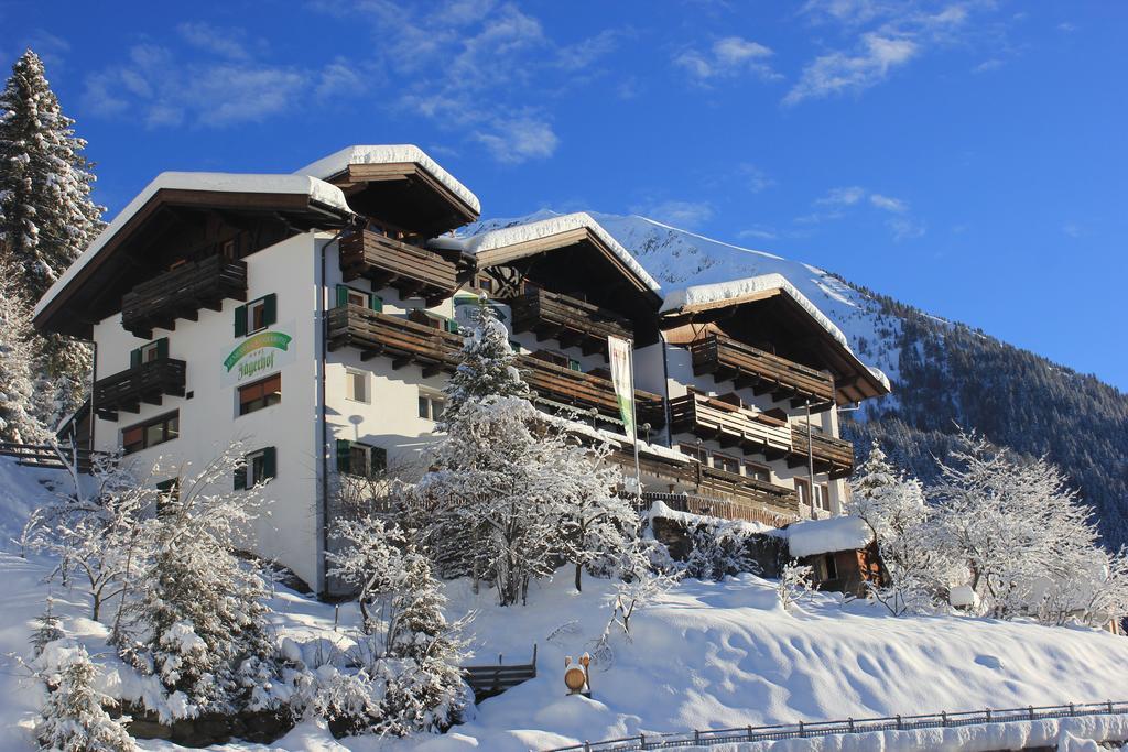 Hotel Jägerhof San Leonhard in Passeier Exteriör bild